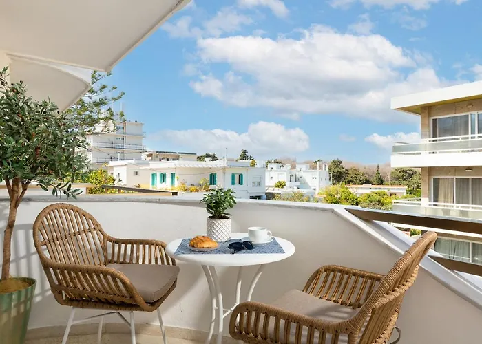 Stylish Rhodes With Prime Location - L & C Escape